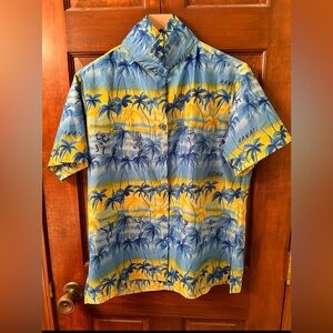 LALEELA Hawaiian short sleeve button front polyester shirt. Size S.